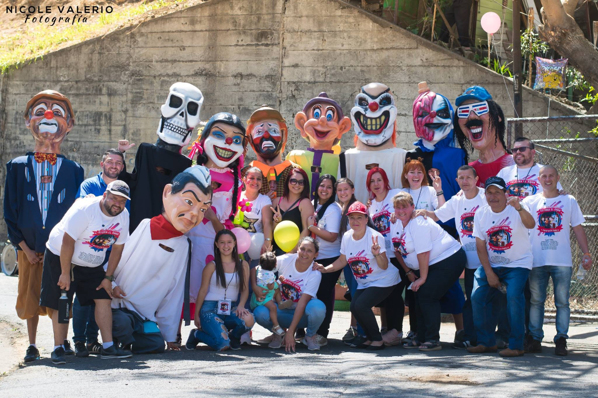 Mascarada y Cimarrona: Tradición y Diversión para tus Eventos Empresariales